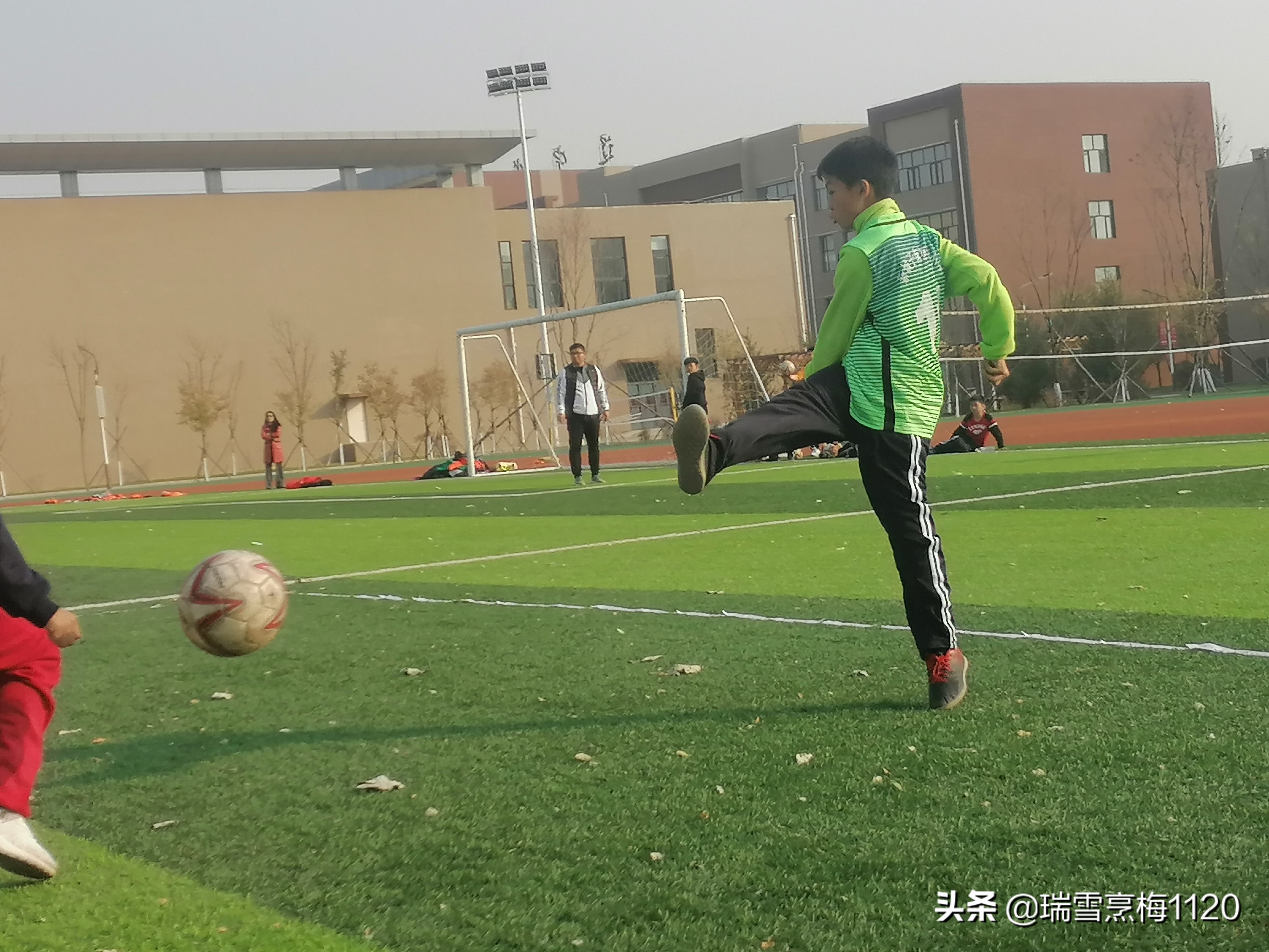 喜报校园足球冠军,小学足球比赛第一名喜报