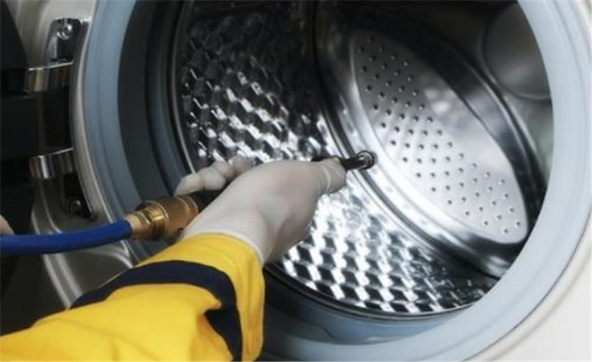 为什么洗衣机洗完衣服有油渍,洗衣机洗的衣服好多白毛怎么办