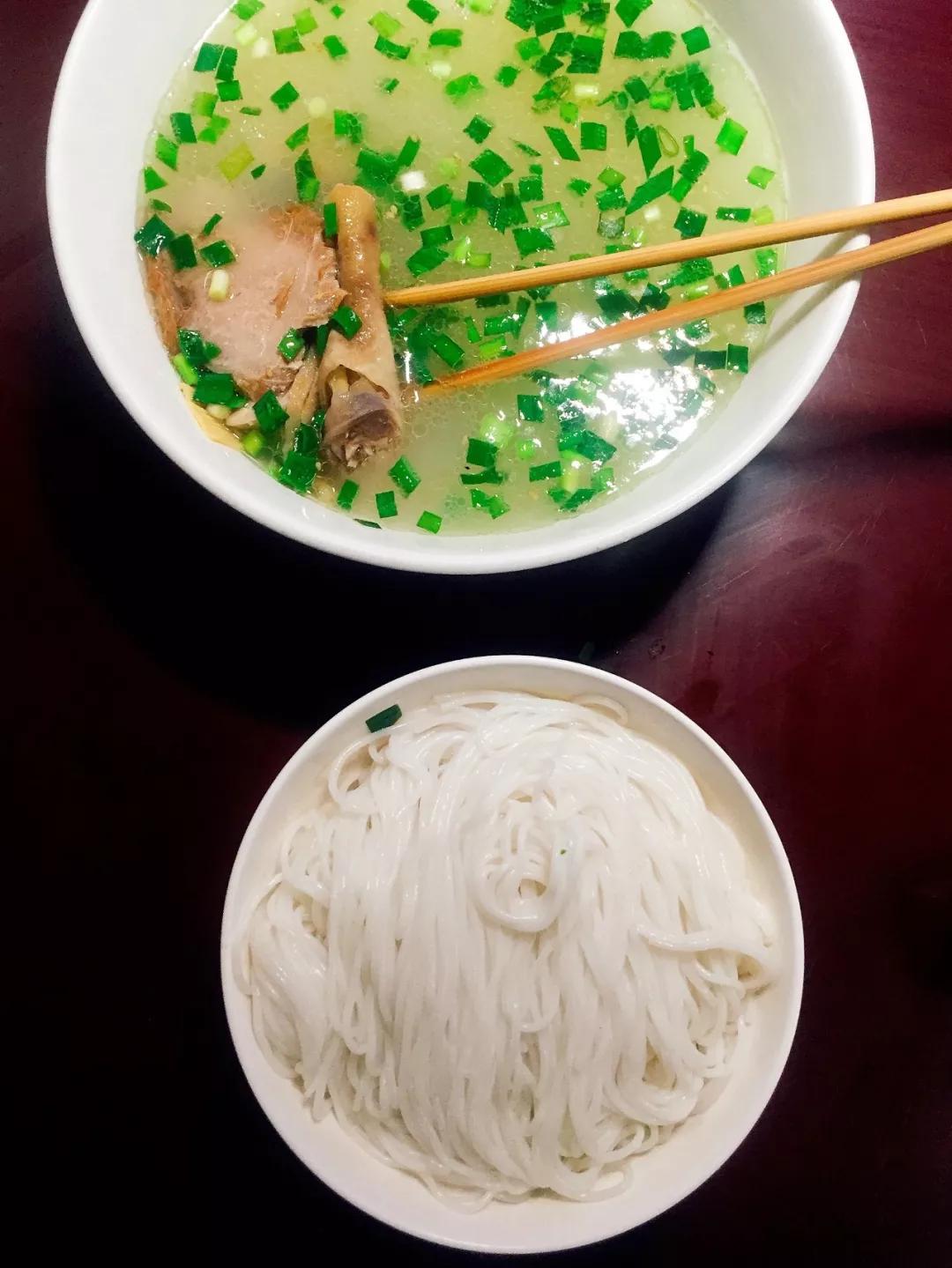 一碗米线斩群妖|我在昆明这5家米线店跪得端端正正