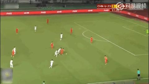 本该严肃的场合经常忍不住笑,本来是严肃的事情结果变成了笑料