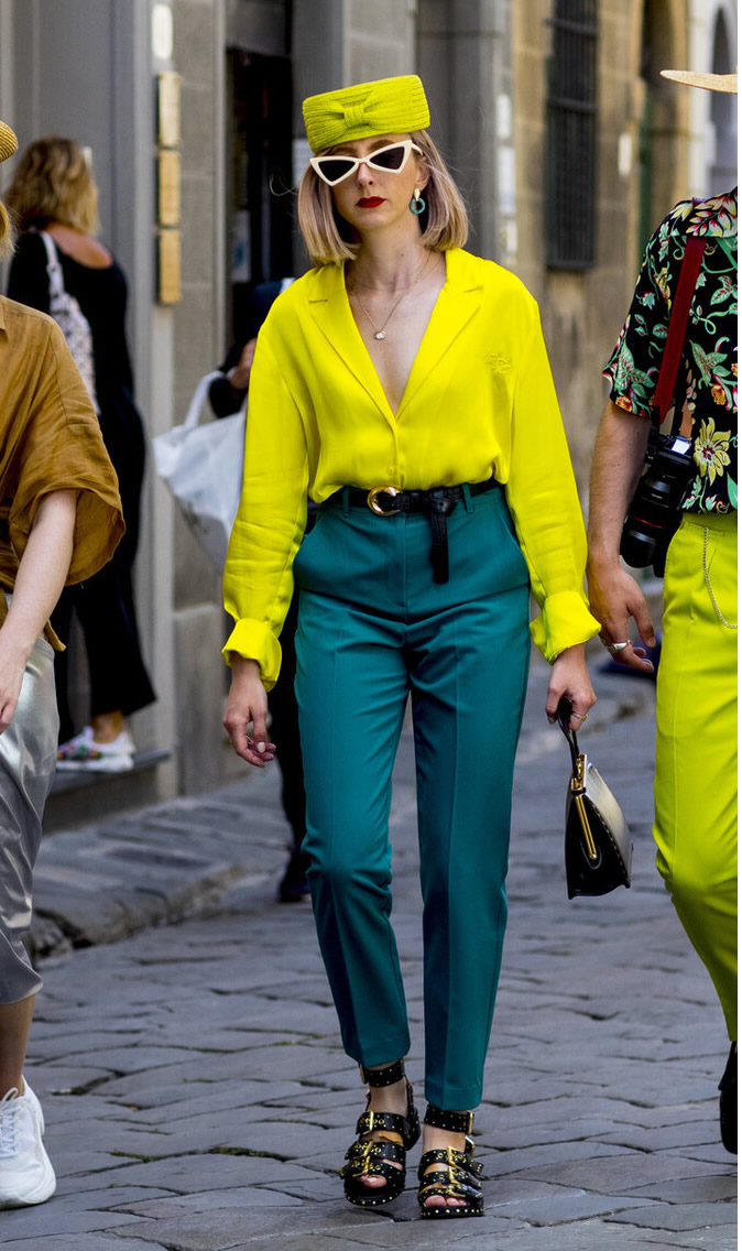 墨绿色上衣搭什么颜色的裤子好看,墨绿色上衣配什么色的裤子好看