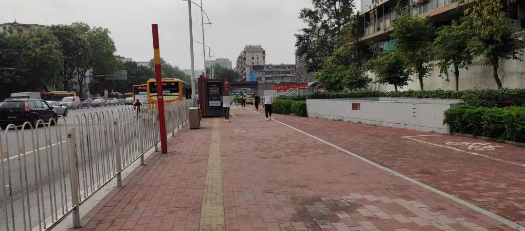 保利百合花园南区为啥便宜,海珠区保利红棉花园全景图