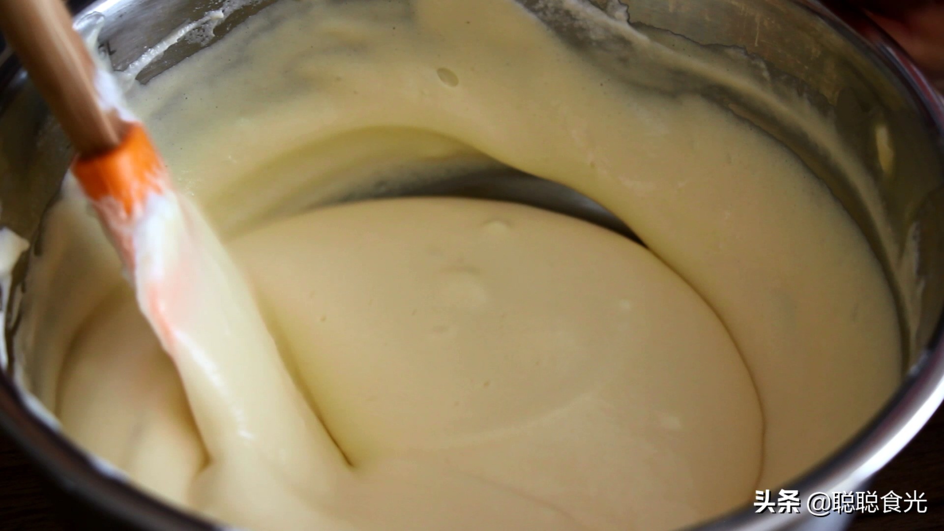 用电饭锅做蛋糕教程不用低筋面粉,鸡蛋面粉怎么用电饭锅做蛋糕