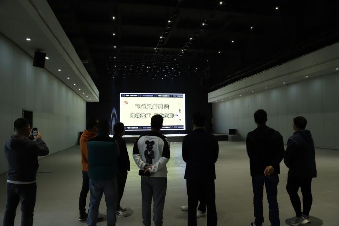 广东省电子数码行业协会一行莅临飞雀直播基地指导参观