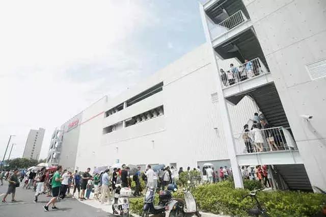 costco深圳凌晨排队,costco开业首日被挤爆