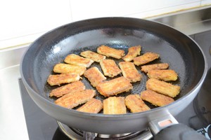 煎带鱼的小窍门保准不破皮不粘锅,香煎带鱼不粘锅不破皮