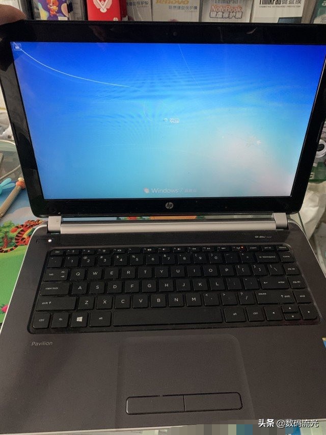 客户电脑摔不开机了，老板说至少500修好，我花三分钟免费修好