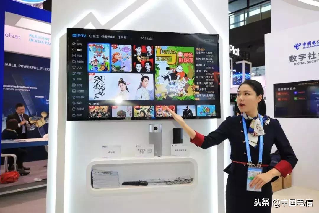 魔镜魔镜告诉我谁是世界上最美丽的女人英语,魔镜魔镜告诉我