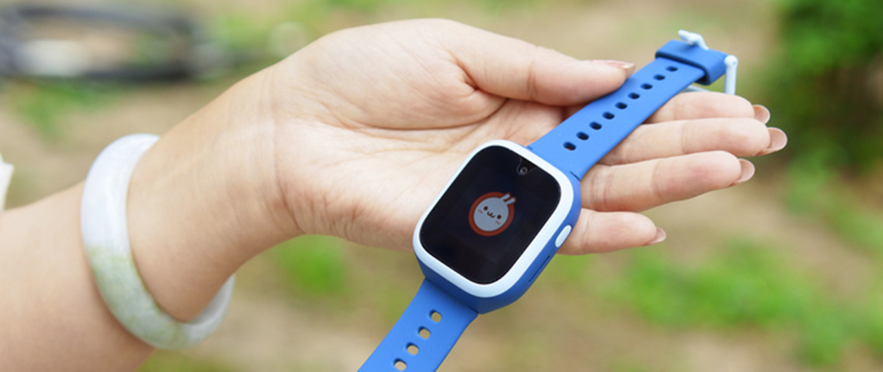 支持4G全网通米兔儿童电话手表4C八重安全定位守护更放心