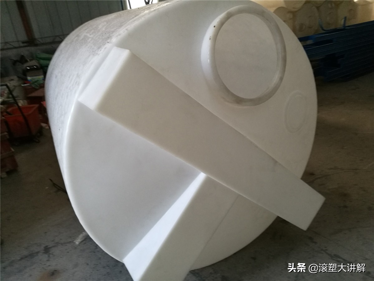 0.5吨日化搅拌罐设备安装全过程,药剂搅拌泵安装全过程