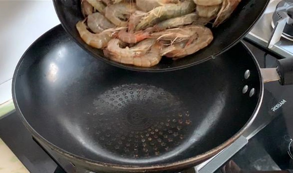 煮大虾是冷水还是热水,煮大虾花椒冷水下锅还是热水下锅