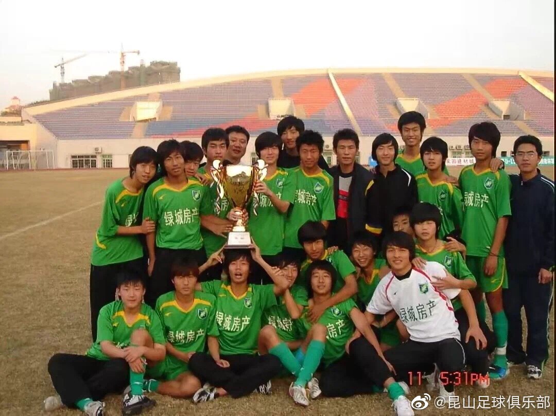 曾入选全运会却伤退也曾踢过沙足上过综艺大学毕业再战职业联赛