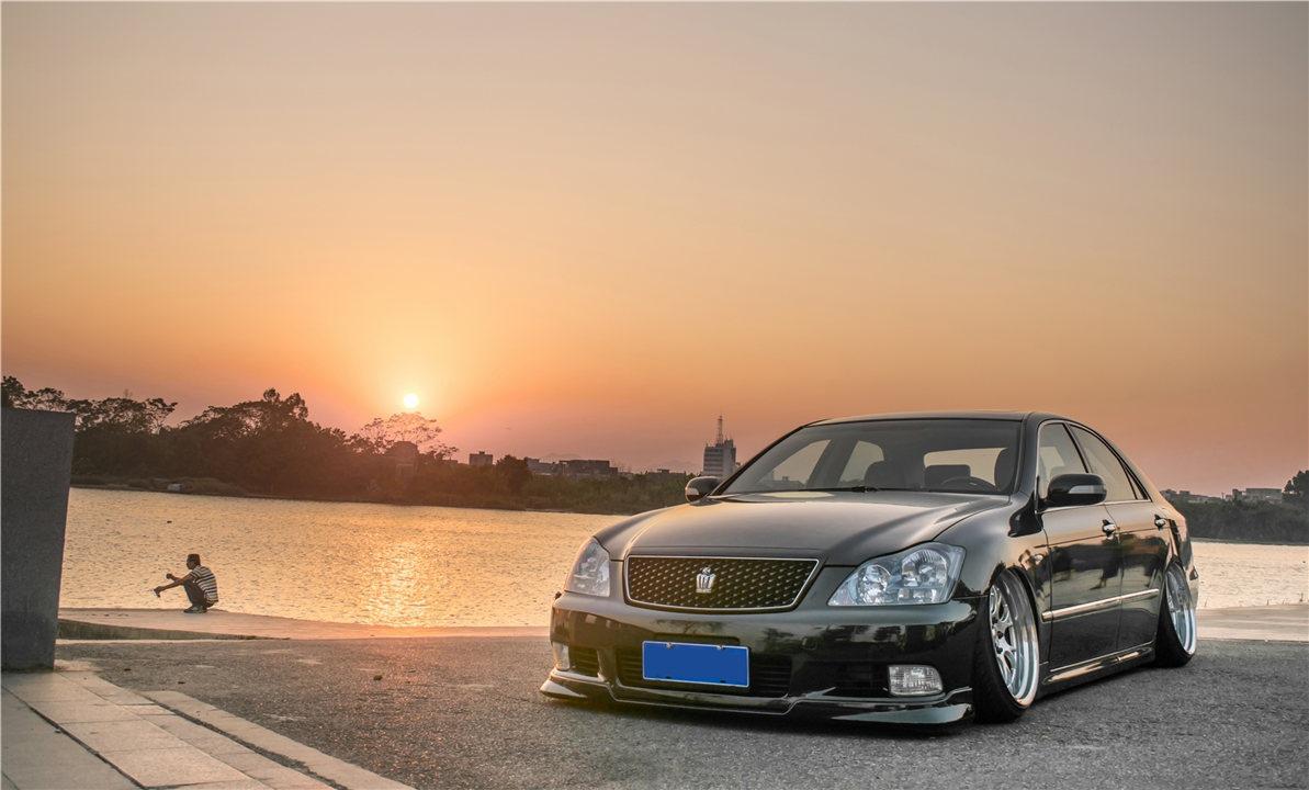 情怀皇冠12代,2005年丰田12代皇冠3.0