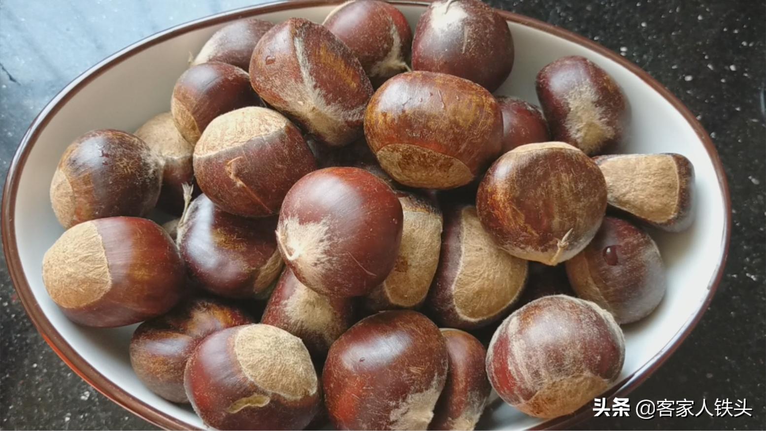 天冷来碗乌骨鸡的鸡汤,天冷了来碗暖心又暖胃的鸡汤吧