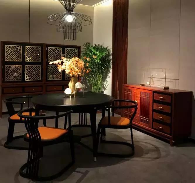 华日家居荣膺新浪家居“2018年度消费者信赖品牌”