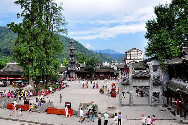 青城山下轻奢宾馆,青城山下的酒店多少钱一晚