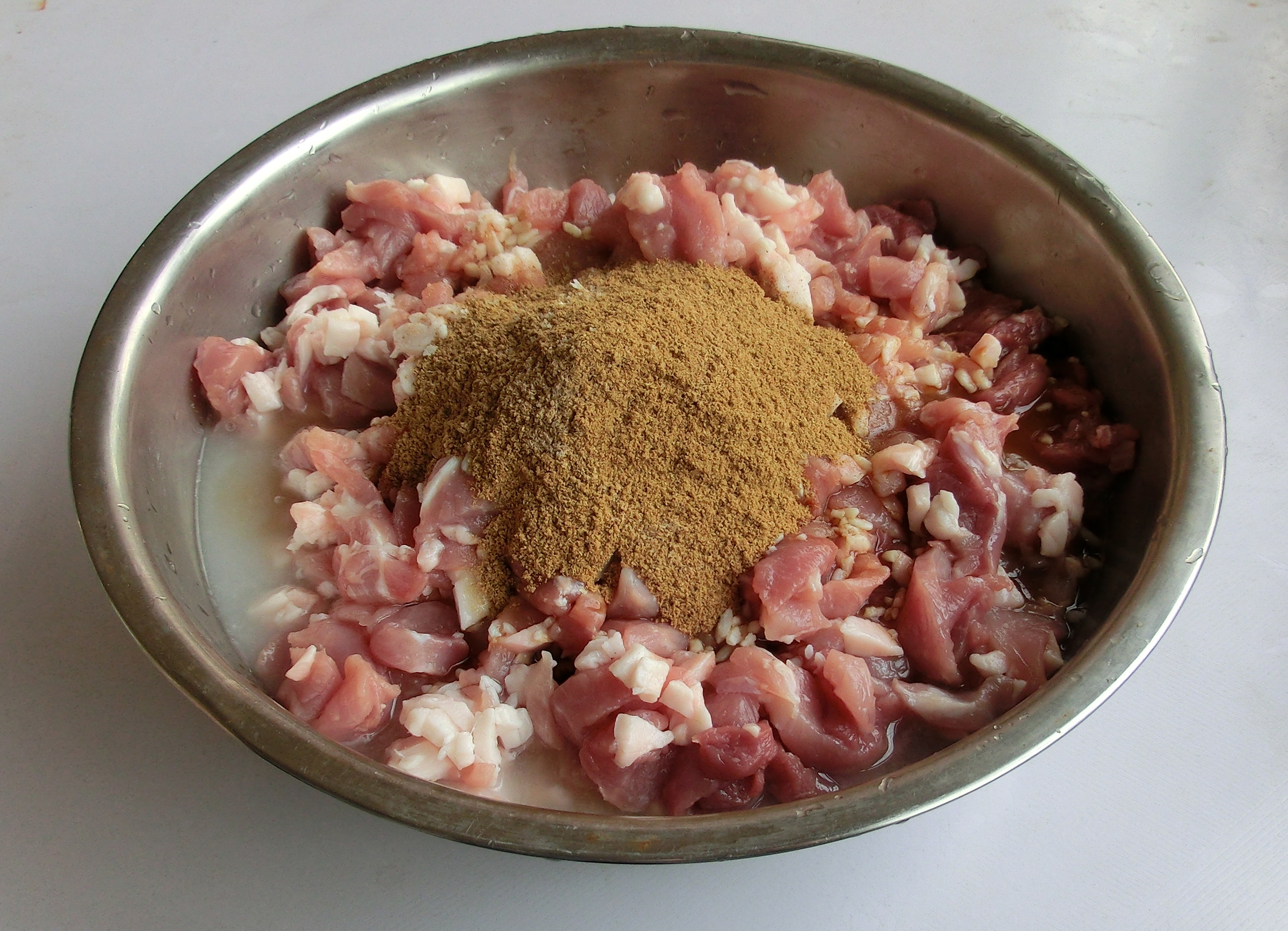 做腊肠调料配方10斤,做腊肠的配料和方法及工具