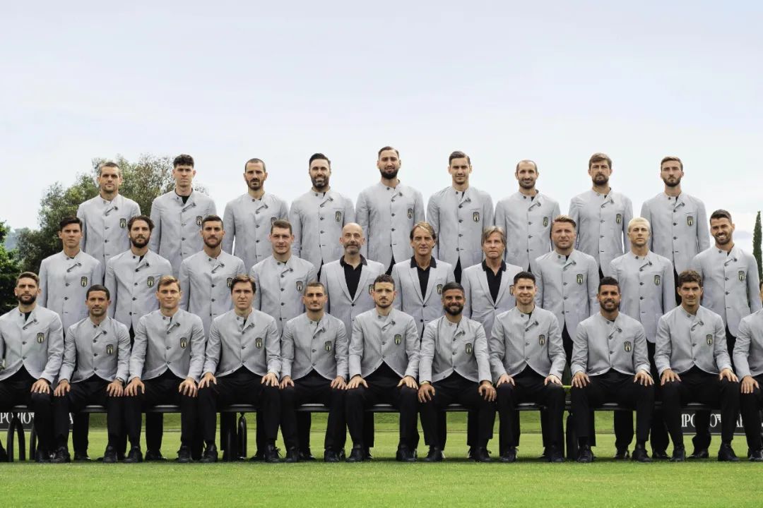 56岁教练才是意大利队最帅男人!穿LP戴百万RM,老男人不油腻典范