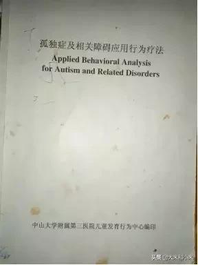奇迹!不理人的自闭症儿子经她干预3年,变身“小暖男”