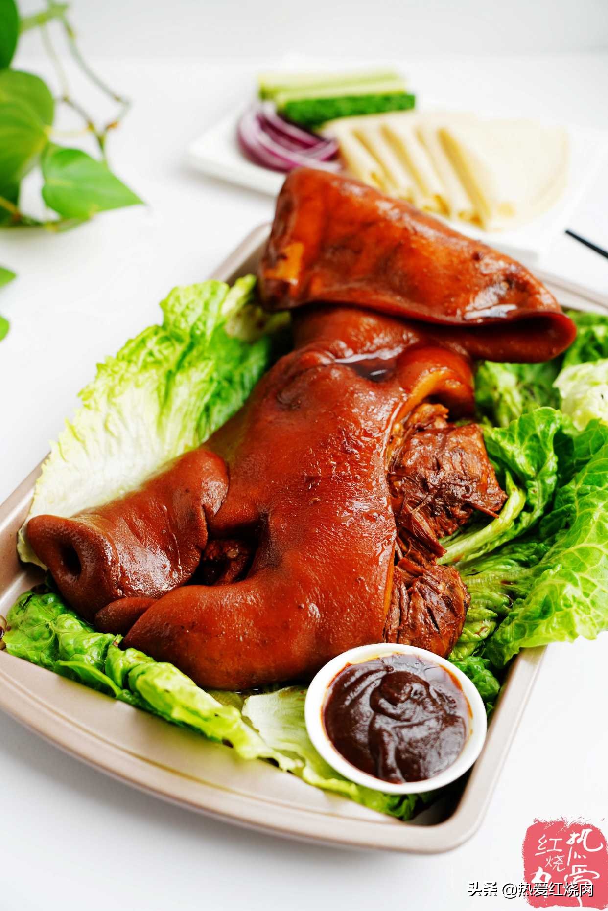 过年桌上的大猪头,过年的大猪头