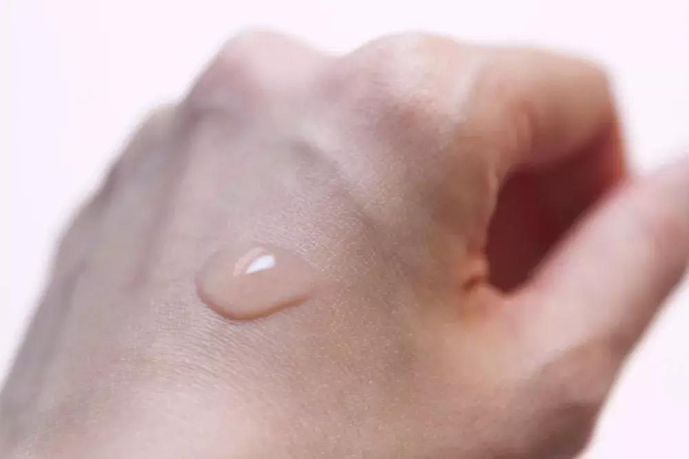 毛孔黑粗大收缩毛孔最有效的方法,毛孔粗大怎么办教你几招收缩毛孔