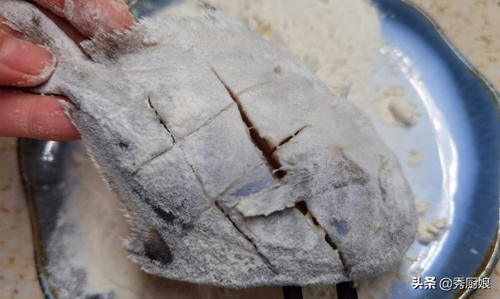 秋天碰到此鱼,我从不还价,一次准买5斤,营养极高,煎着吃最香