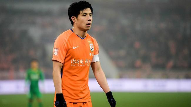 好隆重！一人成主客队海报主人公，球迷：这场比赛怎么踢才好呢？