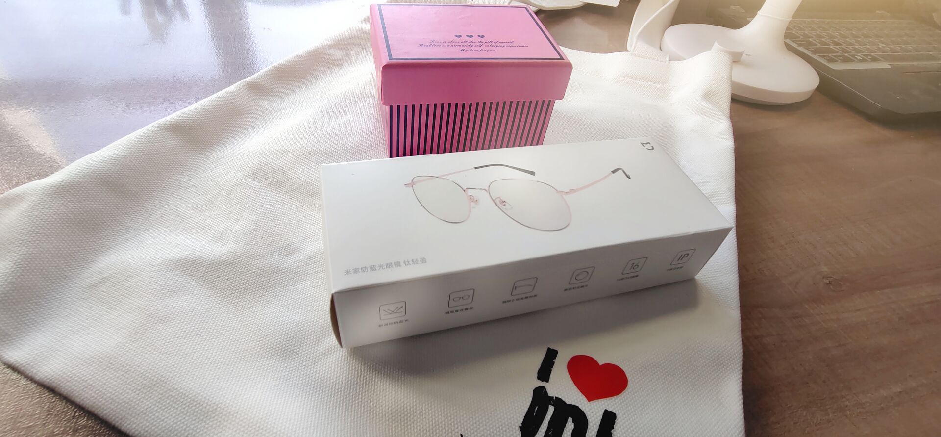 钛镁蓝光窗,钛镁防护窗图片