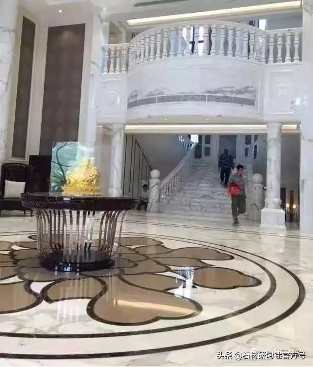 怎么区分大理石雪花白还是鱼肚白,鱼肚白和珍珠白的区别