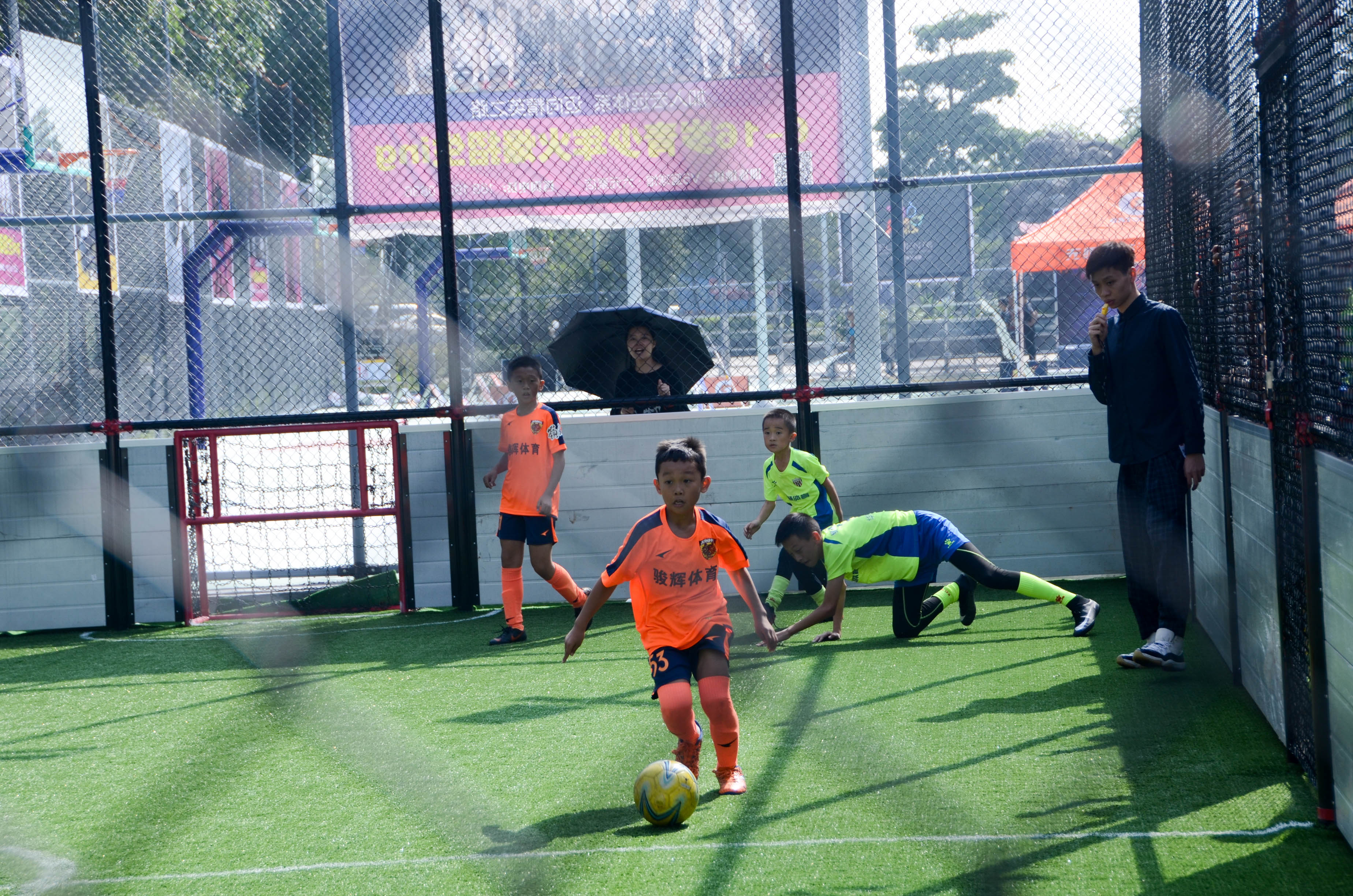 中国足球青训一对一过人技巧,足球青训5人制角球训练