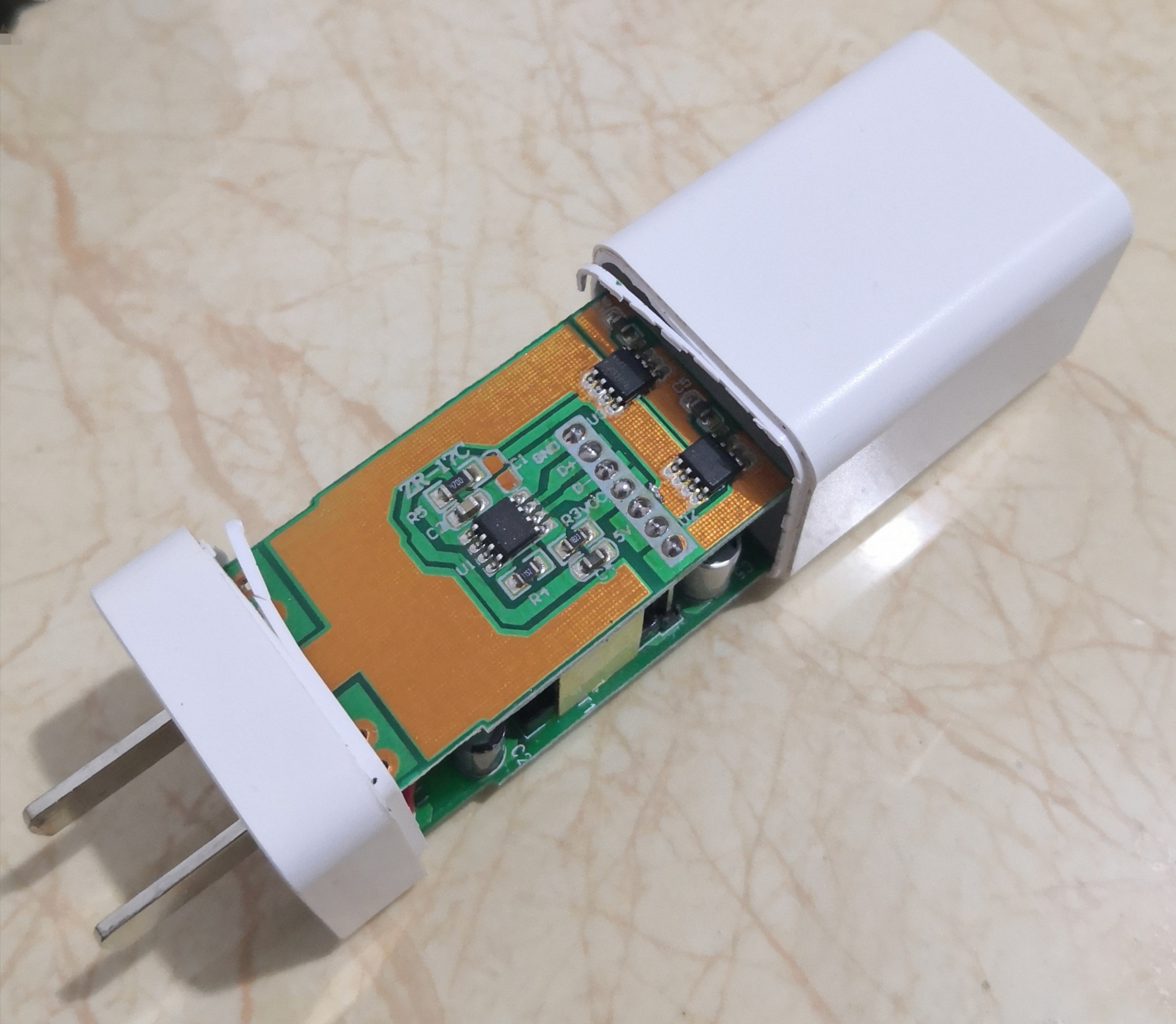 山寨也越来越舍得花成本了！拆解一个高仿的山货OPPO充电头