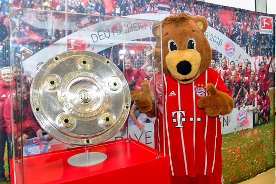 诺伊尔门将前锋,诺伊尔仍然是首发