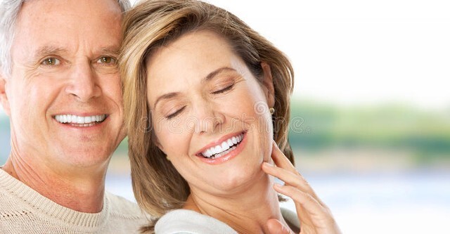 中老年人牙齿松动发黄,中老年人牙齿松动疼痛用什么牙膏