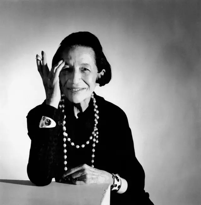 Dior花115万买她大片，雪奈做闺蜜，这个“丑女”才是真时尚