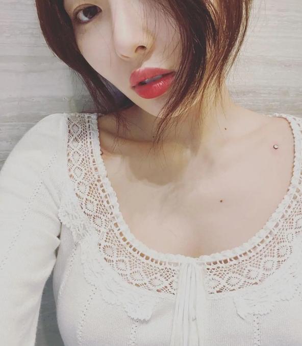 泫雅锁骨埋钉,泫雅晒打锁骨钉