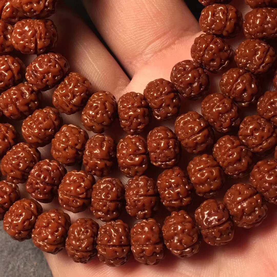 手盘两年的小金刚菩提值多少钱,小金刚菩提多大的盘玩效果最好