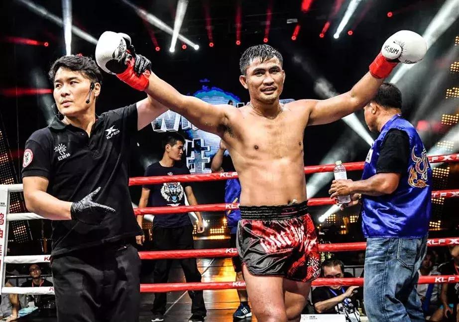 泰拳王江通猜个人集锦,泰拳王江通猜的技术特点