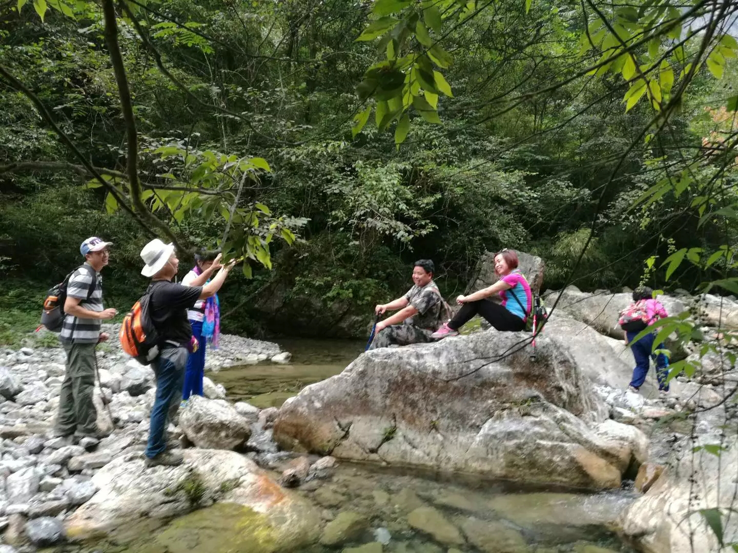 西漂湾瀑布群,建始西漂湾瀑布群