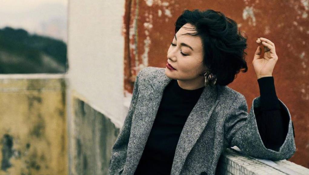 单眼皮、龅牙、厚嘴唇，这些缺陷美才是娱乐圈该有的百媚千红