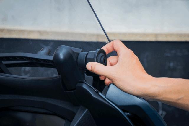 这是一辆让人爱恨交加的大踏板,阿普利亚SRMAX300综合测评-上