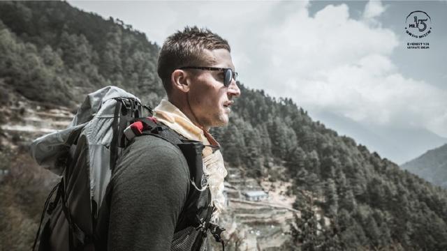 历经几十年登上珠穆朗玛峰的人,一群普通人攀登珠峰的故事