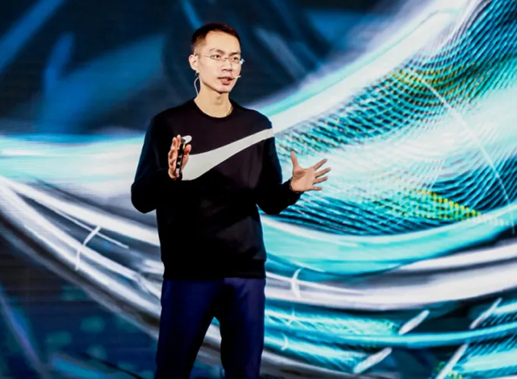 鸿星尔克和安踏比谁的好,鸿星尔克对比安踏哪种好