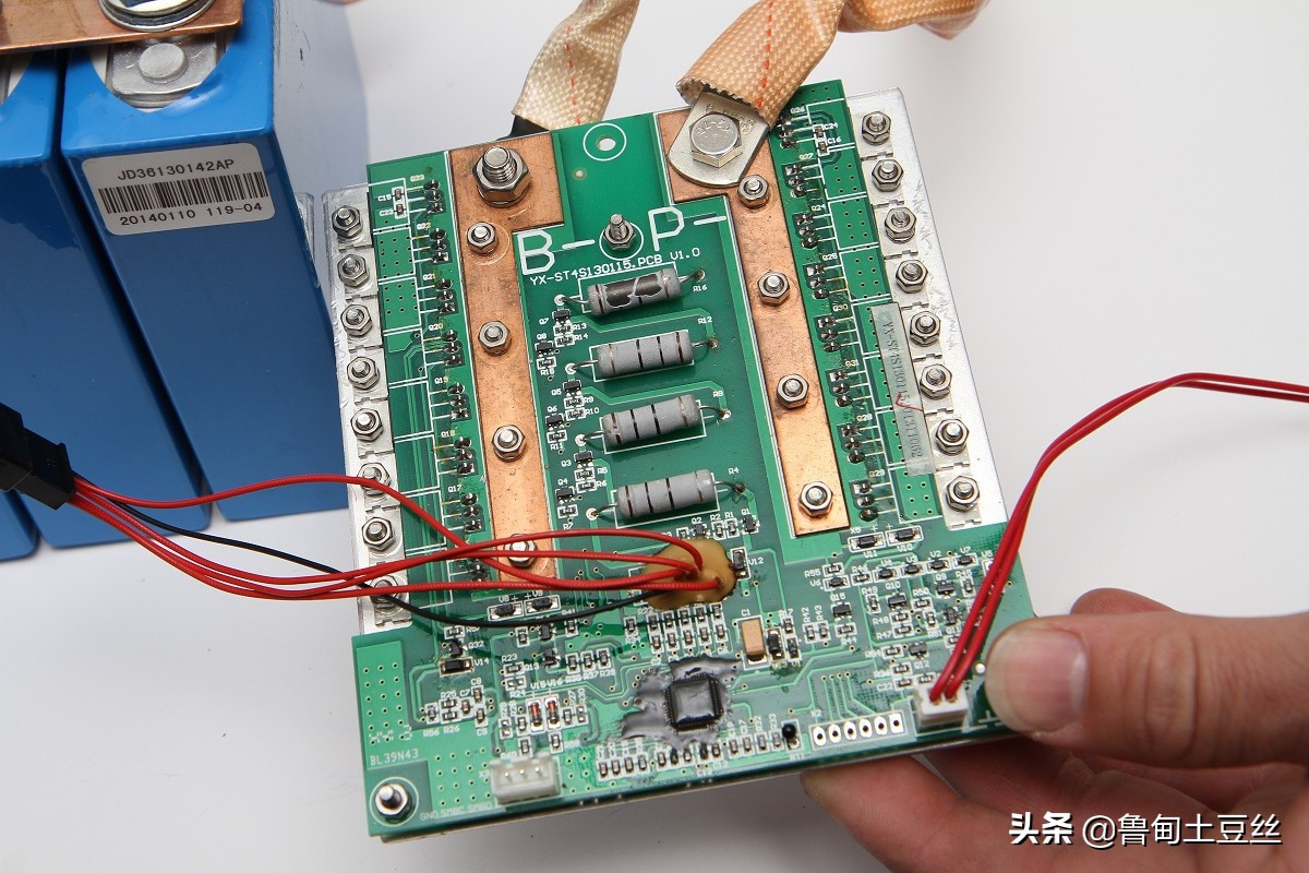 「毂锐驰」为何你的电瓶撑不到一年？汽车电瓶养护需知