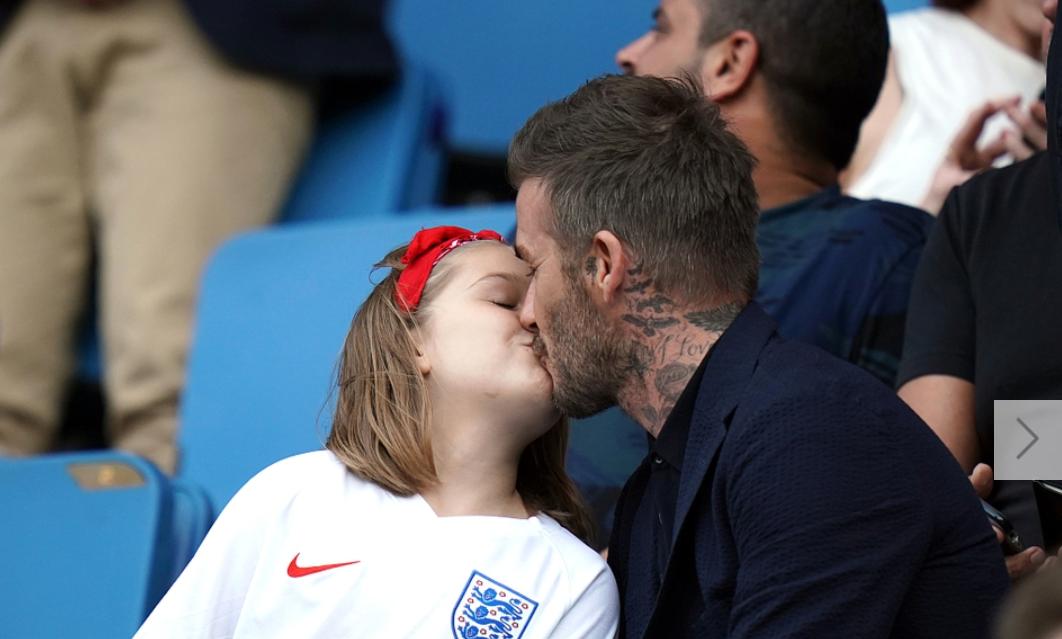 贝克汉姆小七亲吻照,贝克汉姆亲吻小七