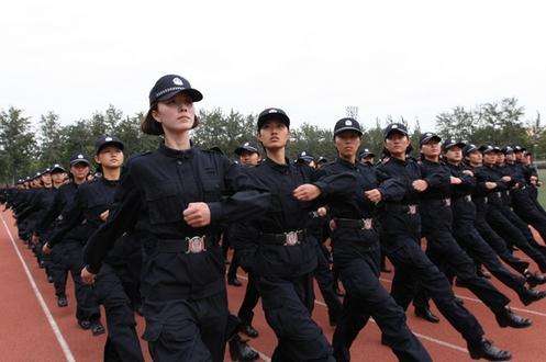 高考警校毕业出来就是警察吗,警校专科毕业能当正规警察吗