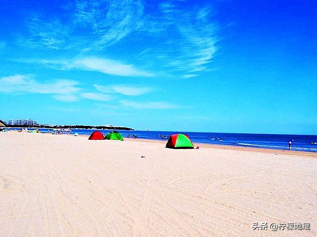 中国北方最漂亮的海滨城市,中国三面环海的城市