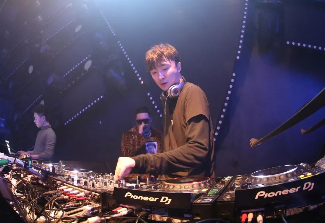 0鍏冩姠aj1,0鍏冩娊涓璦j1