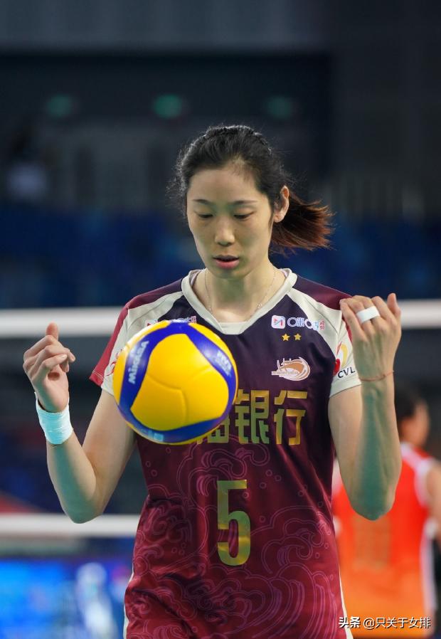 详解女排运动装备，越了解越心疼，颜妮成示范，朱婷令人欣慰