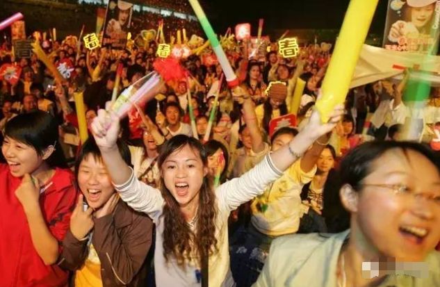 2005年的超级女声作为选秀鼻祖,选秀节目超女