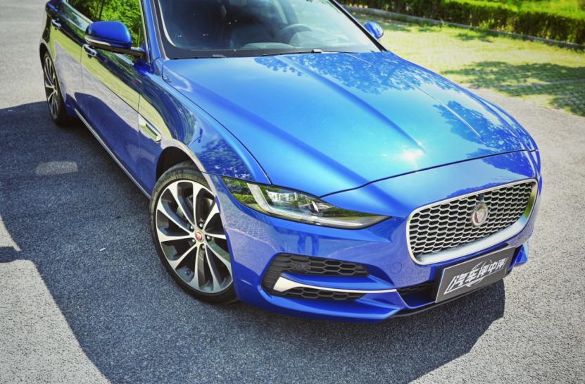 捷豹xel车门英伦气息,20年捷豹xel英伦绿